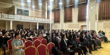 “Японд суралцах тухай мэдээлэл олгох” хөтөлбөрийн хүрээнд Нийслэлийн Ерөнхий боловсролын 84-р сургууль дээр очиж нийт 100 гаруй сурагчдад танилцуулга хийлээ